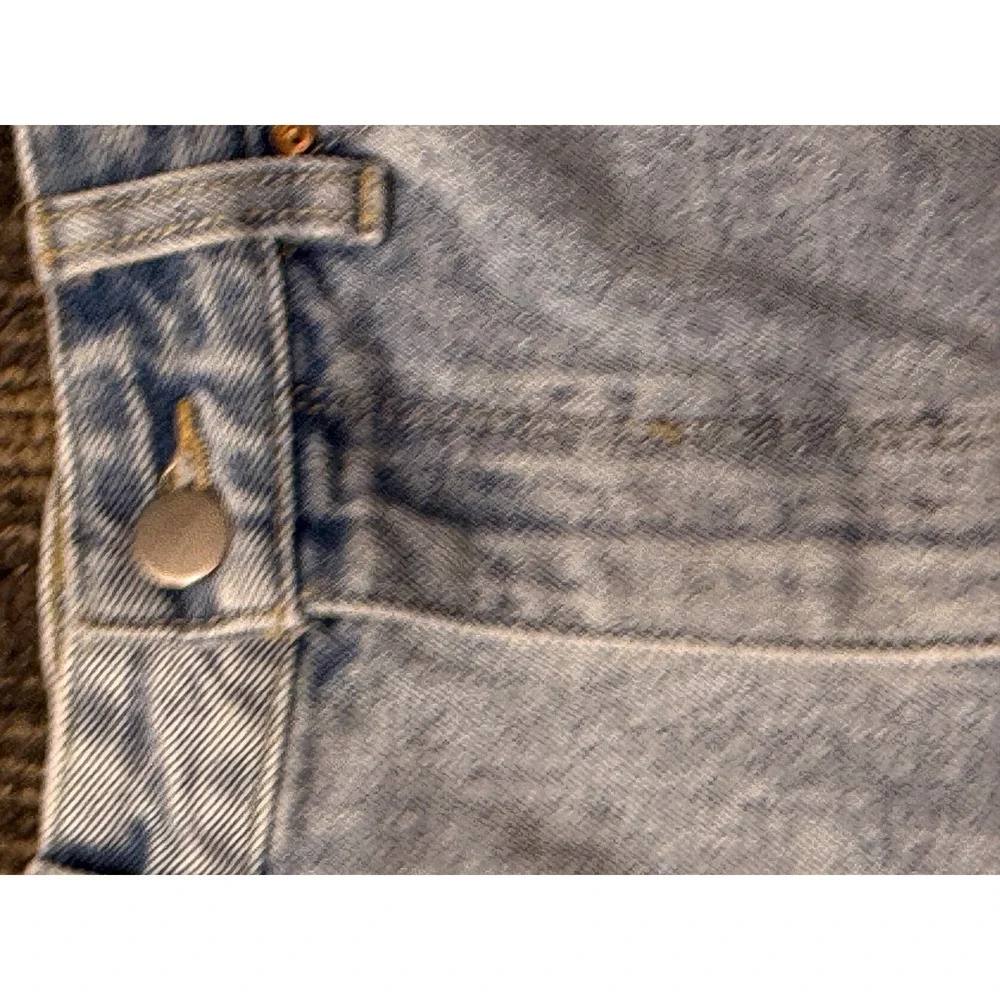 Chelsea Violet Distressed Denim Cut Off Shorts Blue‎ Light Wash Raw Hem Size 26